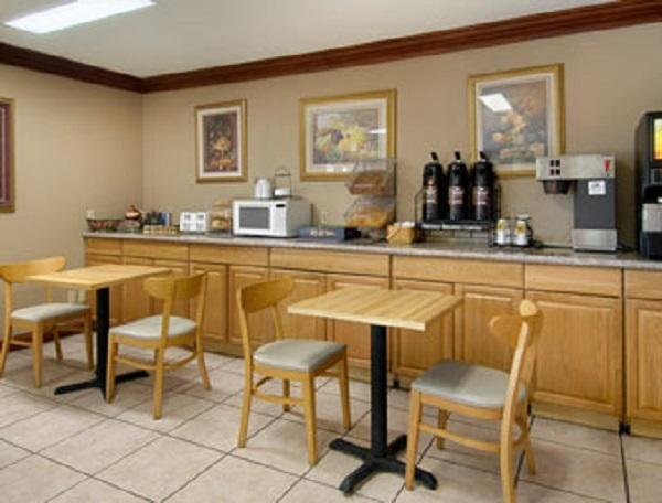 Super 8 By Wyndham Breaux Bridge Motel Étterem fotó
